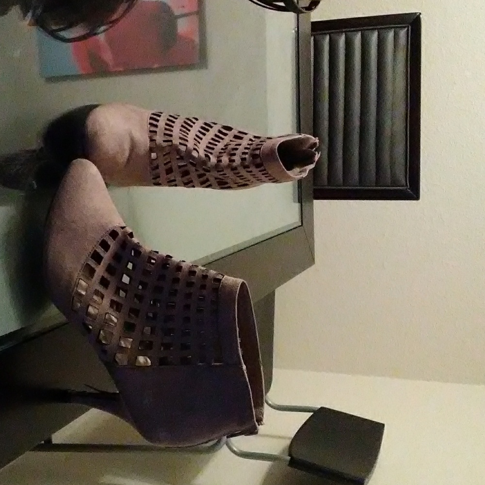 Boot - Picture 3 of 3